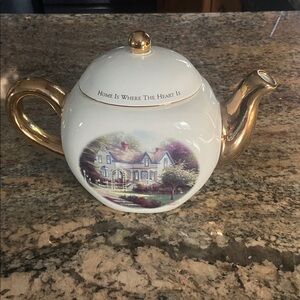 Thomas Kinkade Teapot
“Home is where the Heart is”
